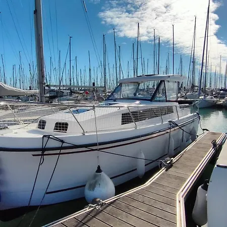 Botel La Rochelle Sur L'eau *
