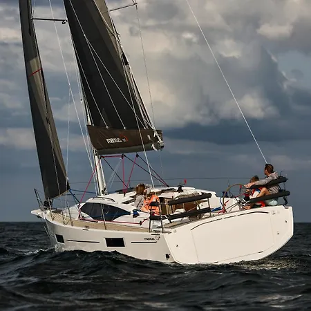 La Rochelle Sur L'eau Botel *