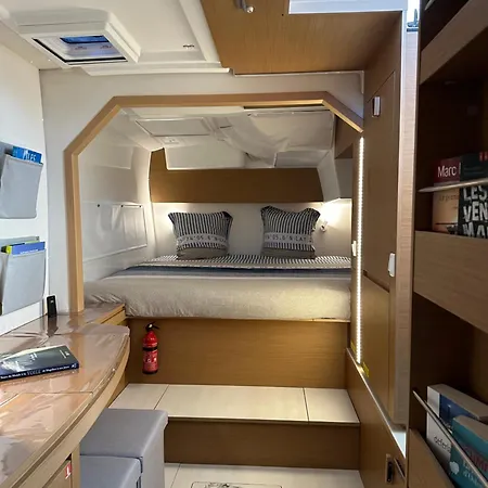 船上ホテル Sur L'eau ラ・ロシェル