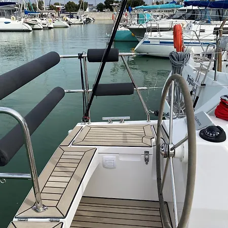 Botel La Rochelle Sur L'eau *