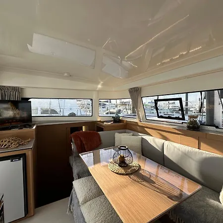 Sur L'eau 船上ホテル