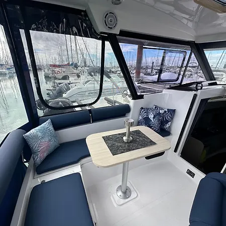 Botel La Rochelle Sur L'eau *