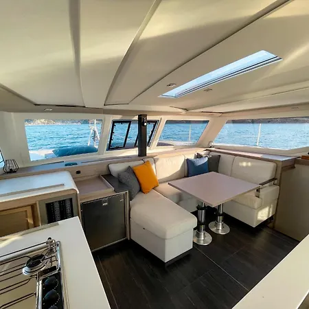 Sur L'eau 船上ホテル