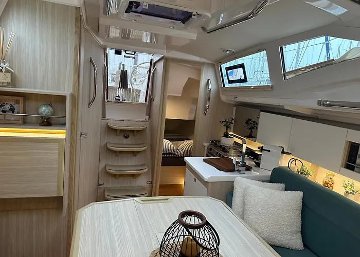 Sur L'eau Botel La Rochelle (Charente-Maritime)